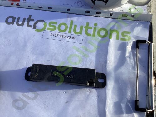 Mercedes C300 Amg Line 2015 Keyless Antenna A2059053005.  Al4 Box2